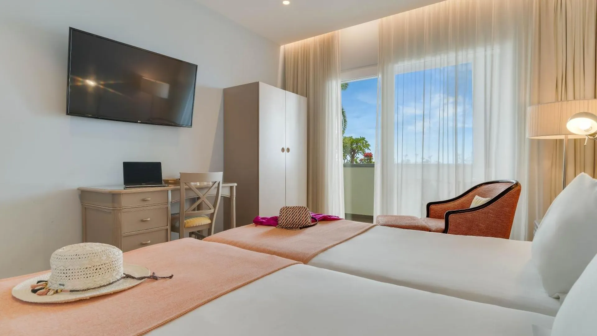 Pestana Promenade Ocean Resort Hotel Φουνκάλ